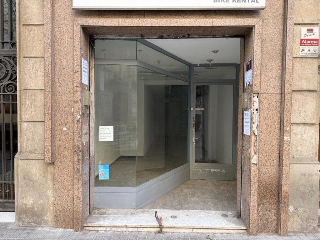 Retail in Barcelona, Barcelona for lease Interior Photo- Image 1 of 10