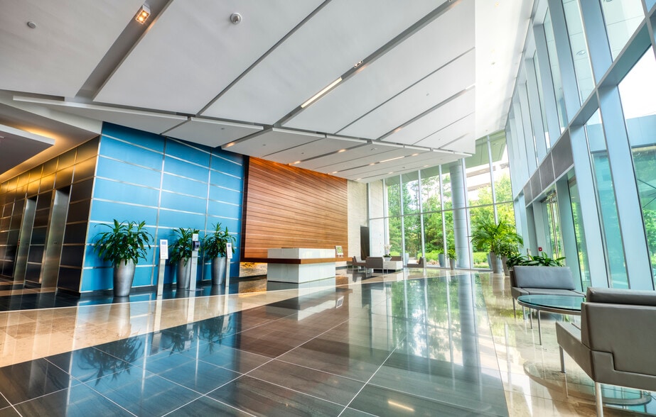 2445 Technology Forest Blvd, The Woodlands, TX for lease - Interior Photo - Image 3 of 9