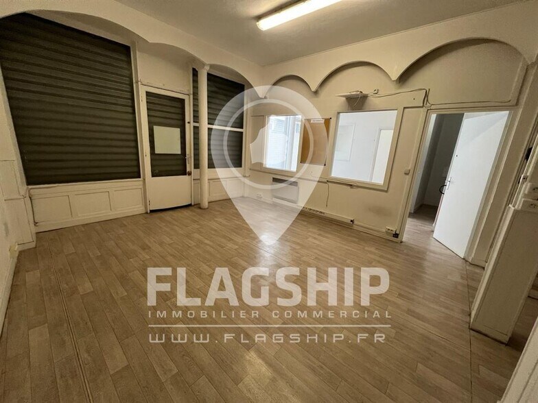 Retail in Paris for lease - Interior Photo - Image 1 of 4