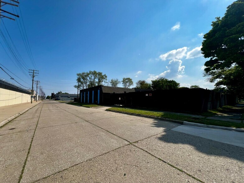 6450 E Hancock St, Detroit, MI à vendre - Photo du bâtiment - Image 3 de 22
