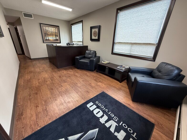 7836 49th Ave, Red Deer, AB à louer - Photo du bâtiment - Image 3 de 9