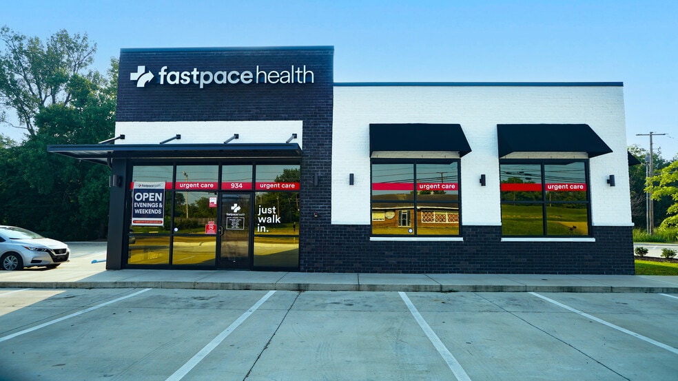 Fast Pace Health portfolio of 3 properties for sale on LoopNet.ca - Building Photo - Image 3 of 19