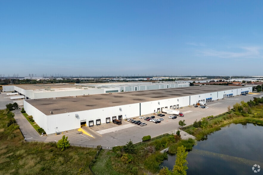 7900 Goreway Dr, Brampton, ON à louer - Photo du bâtiment - Image 3 de 3