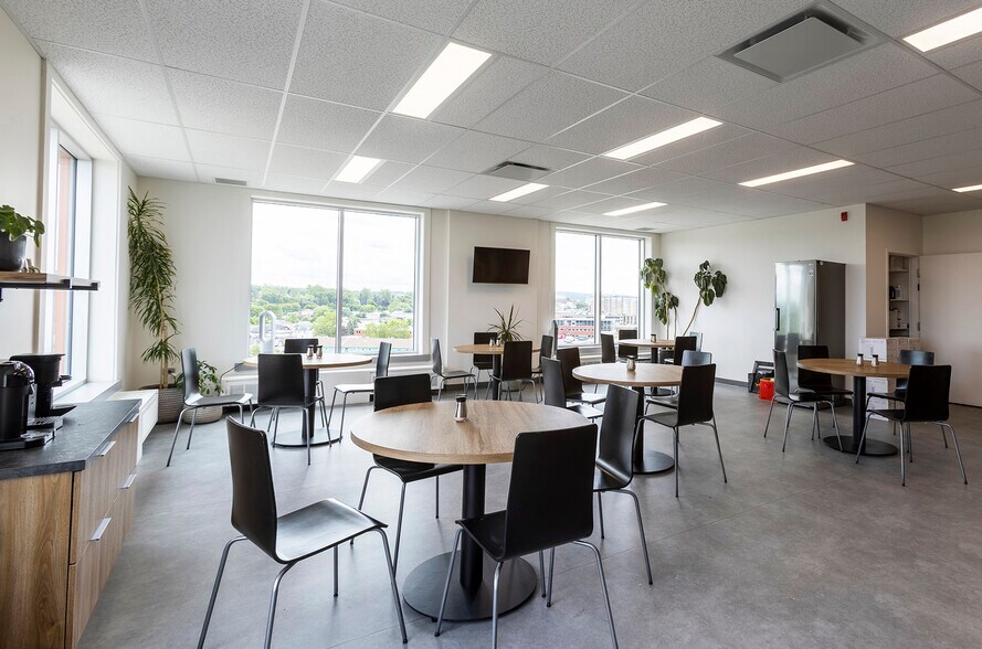 320 Rue Saint-Germain E, Rimouski, QC à louer - Photo intérieure - Image 2 de 5