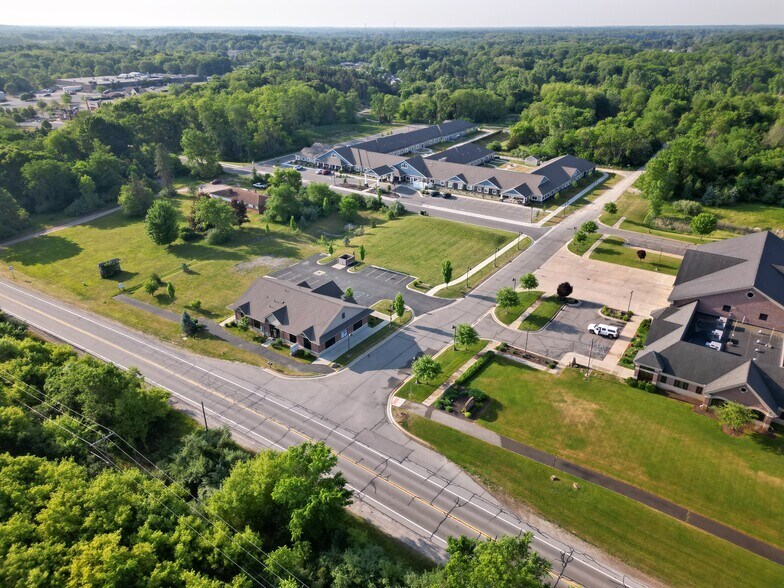10105 Veterans Memorial Dr, Hamburg Township, MI à vendre - Photo du bâtiment - Image 2 de 4
