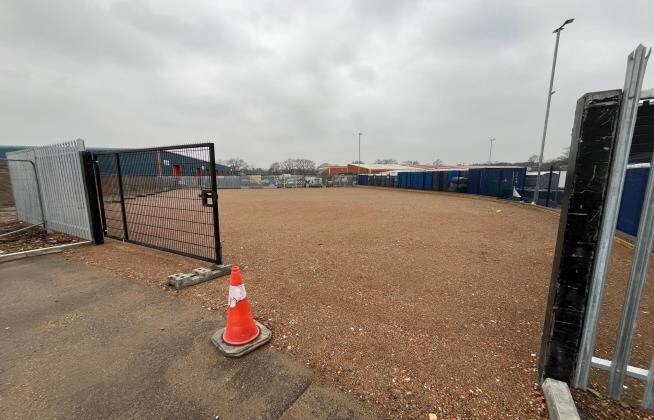 Castleman Close, Three Legged Cross à louer - Photo du bâtiment - Image 2 de 3