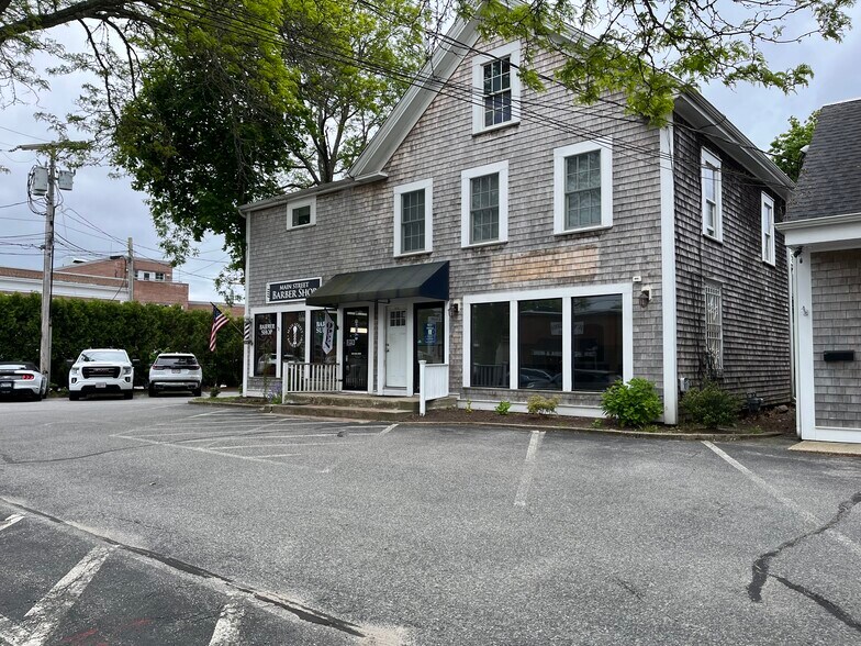 363-376 Main St, Falmouth, MA à louer - Photo du bâtiment - Image 1 de 6
