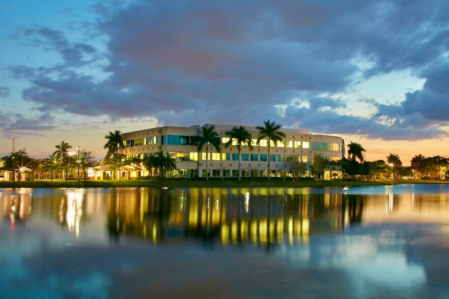 1300 Sawgrass Corporate Pky, Sunrise, FL à louer - Photo du bâtiment - Image 3 de 7