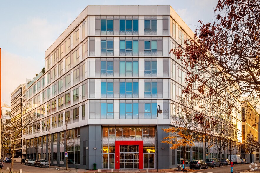 7 Rue Henri Becquerel, Rueil-Malmaison à louer - Photo du bâtiment - Image 3 de 4