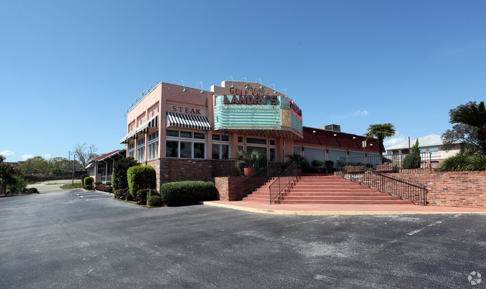 905 E Gregory St, Pensacola, FL for lease - Building Photo - Image 3 of 6
