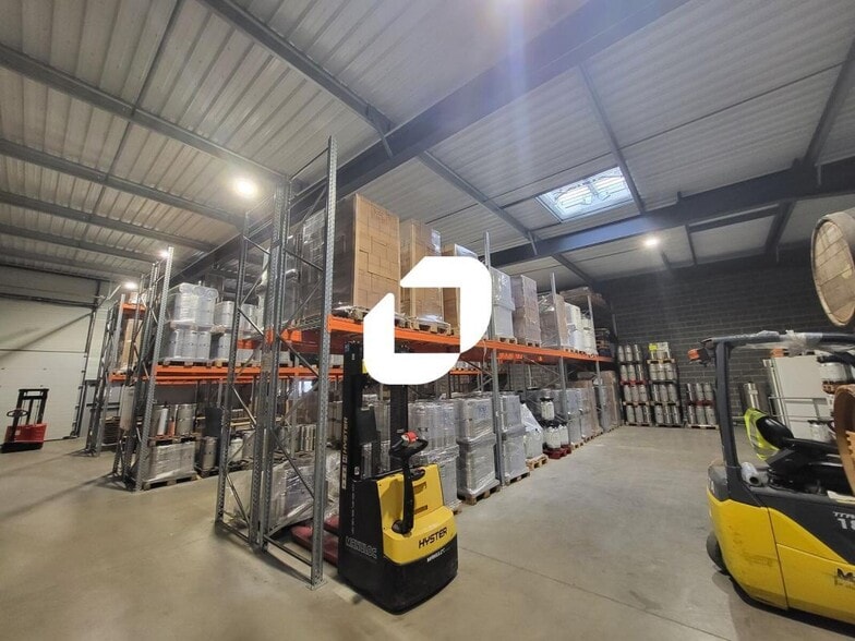 Rue Jean Monnet, Croix for lease - Interior Photo - Image 2 of 7