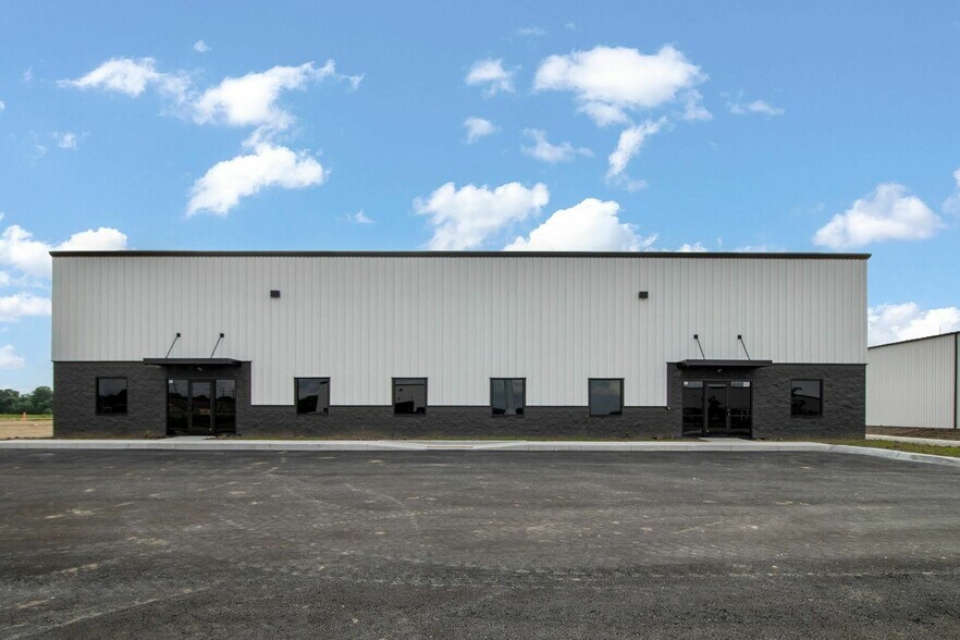 830 Wesco Pky, Sheridan, IN à louer - Photo du bâtiment - Image 2 de 25