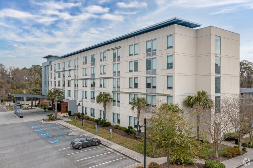 4875 Tanger Outlet Blvd, North Charleston, SC for sale - Primary Photo - Image 1 of 3