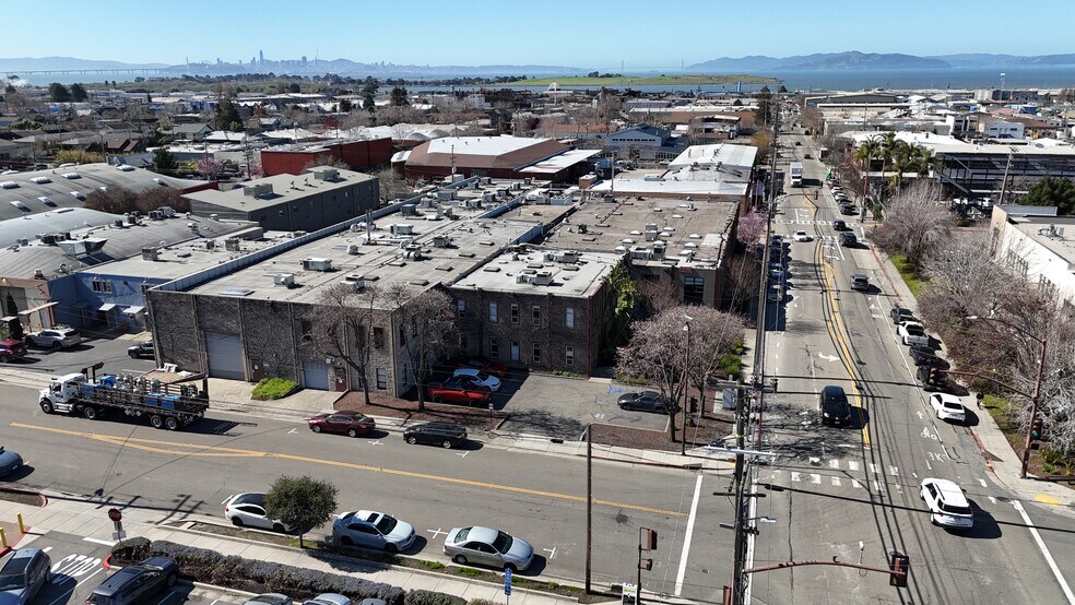 950 Gilman St, Berkeley, CA à louer - Photo du bâtiment - Image 2 de 12