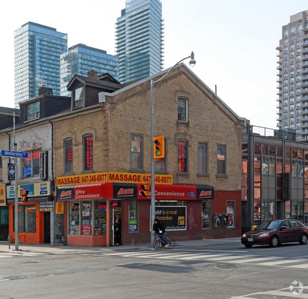 568 Yonge St, Toronto, ON for lease - Building Photo - Image 3 of 4