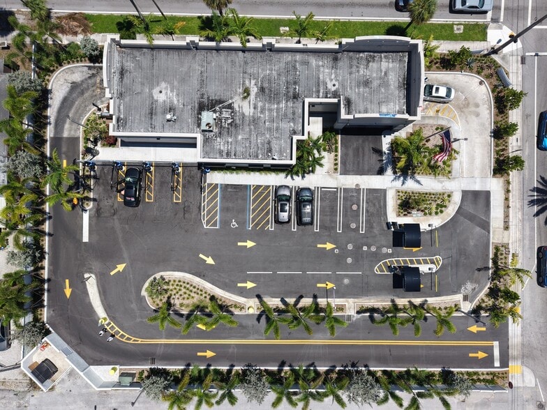 921 Palm Beach Lakes Blvd, West Palm Beach, FL for sale - Building Photo - Image 3 of 27