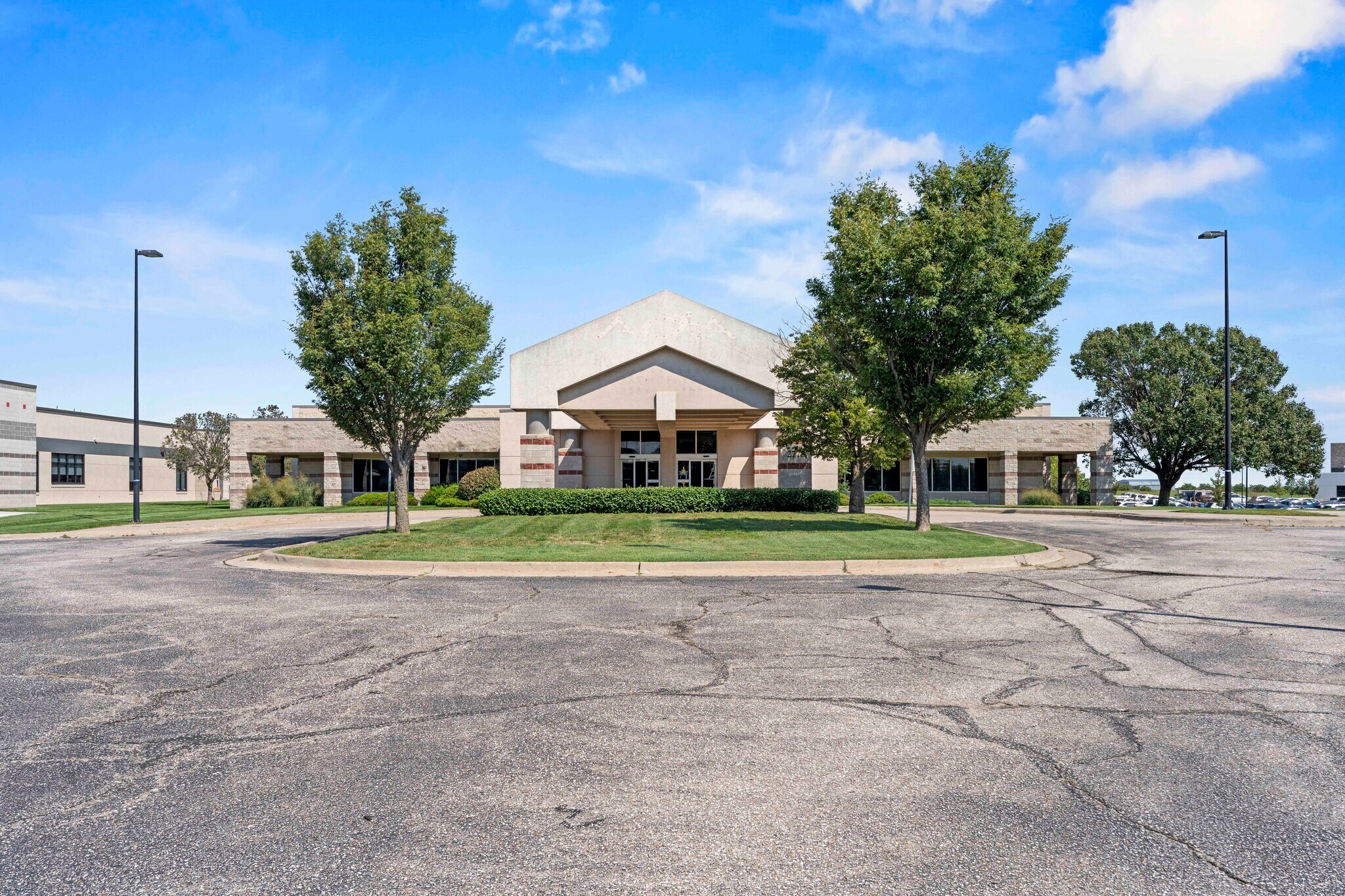 2778 N Webb Rd, Wichita, KS à vendre Photo principale- Image 1 de 18
