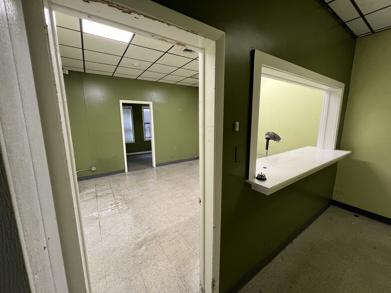 116-118 S York St, Elmhurst, IL for lease - Building Photo - Image 3 of 7