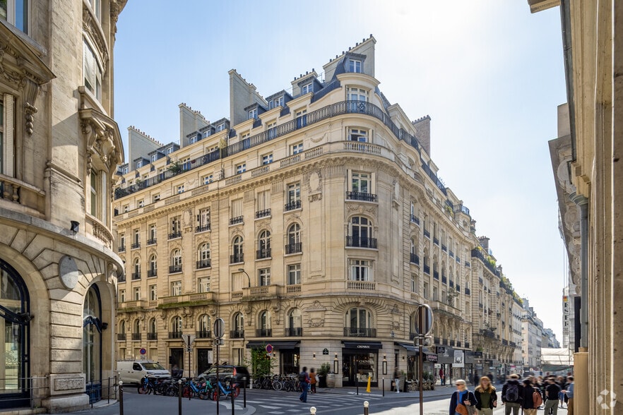 5 Rue Jules Lefebvre, Paris for lease - Primary Photo - Image 1 of 15