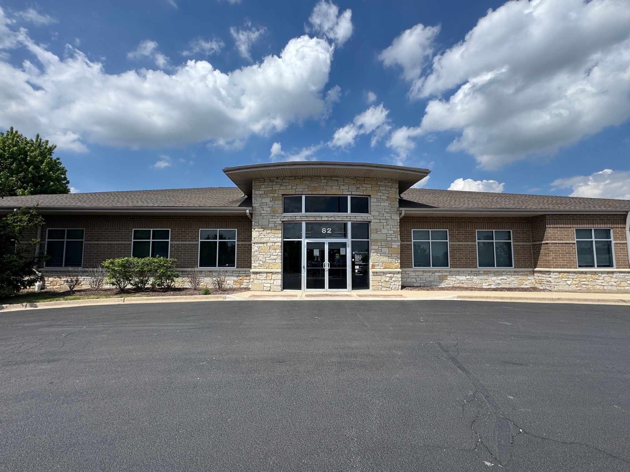 82 Miller Dr, North Aurora, IL for lease Building Photo- Image 1 of 10