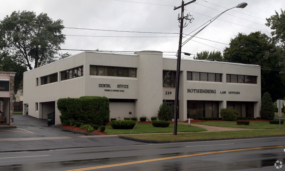 239 Silas Deane Hwy, Wethersfield, CT à louer - Photo du bâtiment - Image 2 de 40