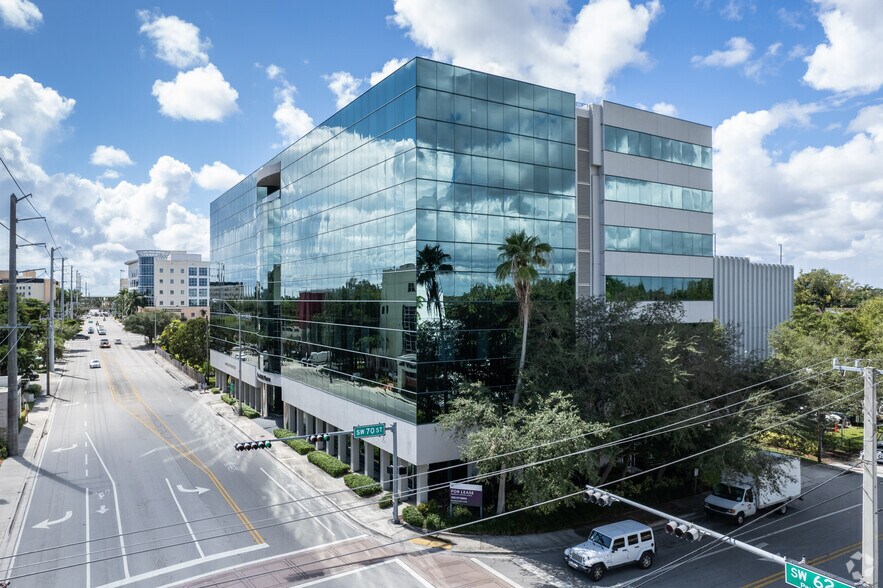 7000 SW 62nd Ave, Miami, FL à louer - Photo du bâtiment - Image 2 de 11