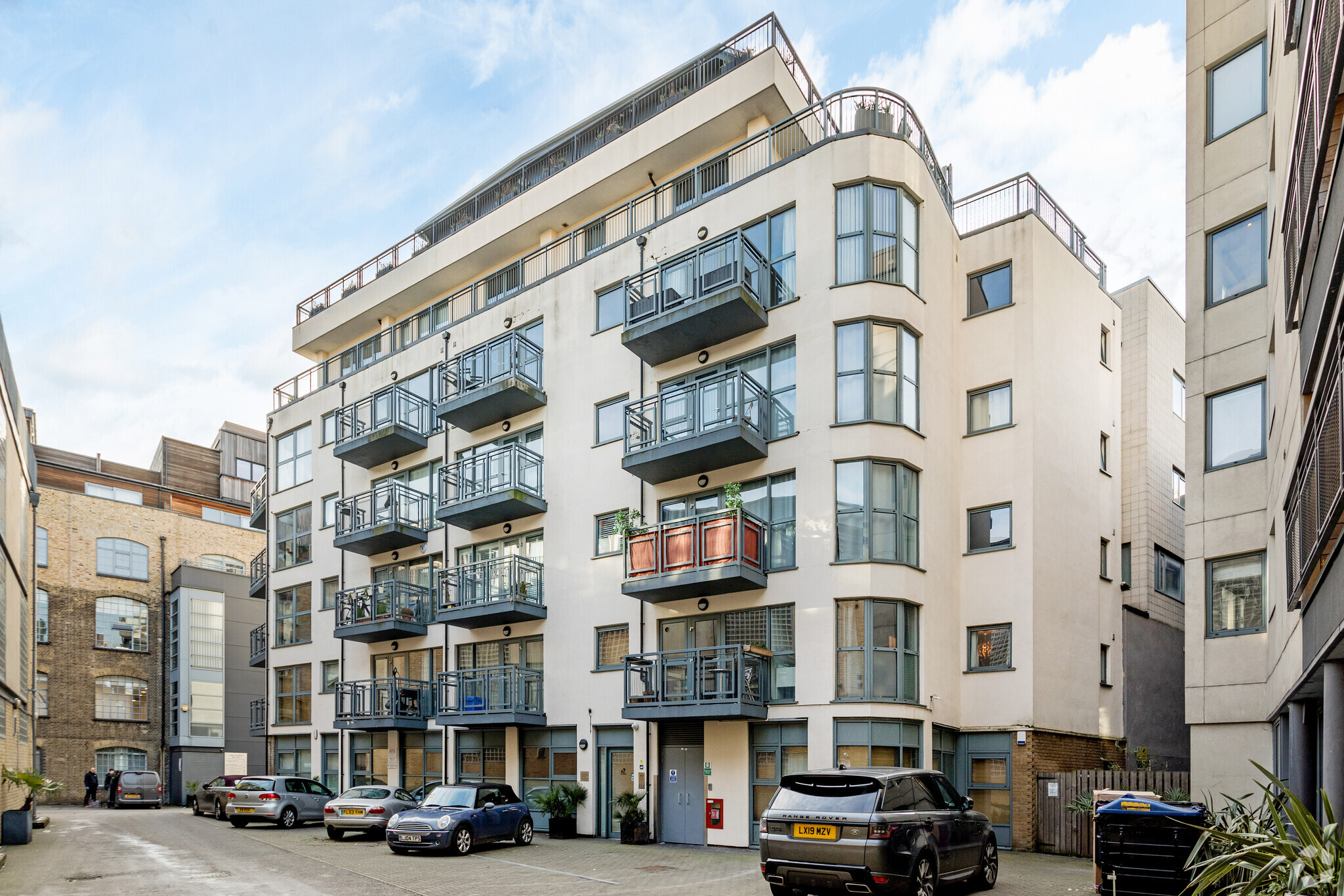 7 Bell Yard Mews, London for sale Primary Photo- Image 1 of 1