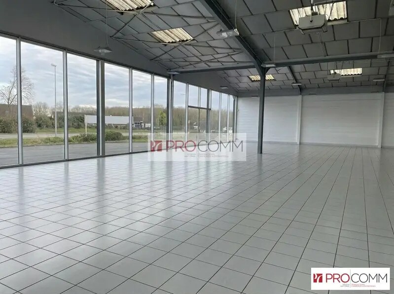 Retail in Lucé for lease Building Photo- Image 1 of 5