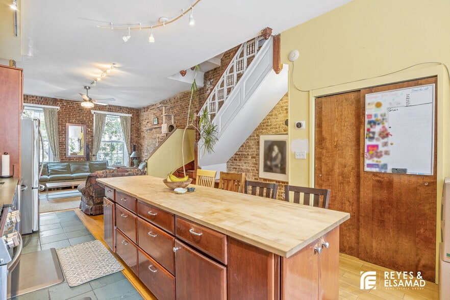 558 W 173rd St, New York, NY for sale - Interior Photo - Image 1 of 17