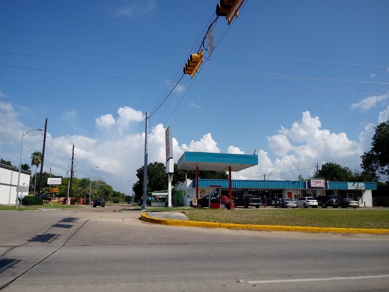 1040 West Rd, Houston, TX à louer - Photo du bâtiment - Image 2 de 8