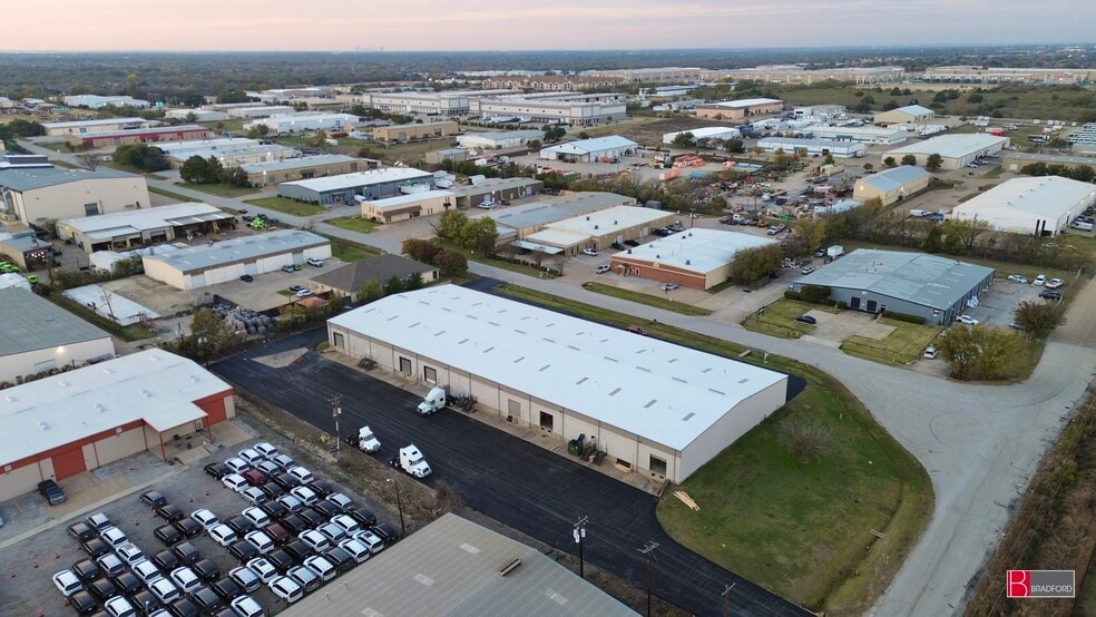 1000-1008 N Commercial Blvd, Arlington, TX for lease - Building Photo - Image 3 of 11