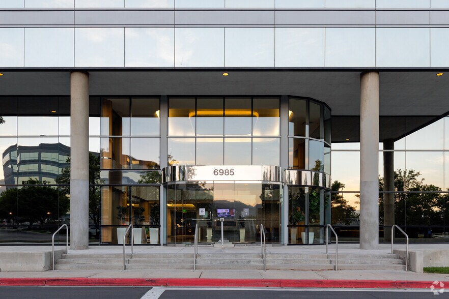 6985 Union Park, Midvale, UT à louer - Photo du bâtiment - Image 3 de 4