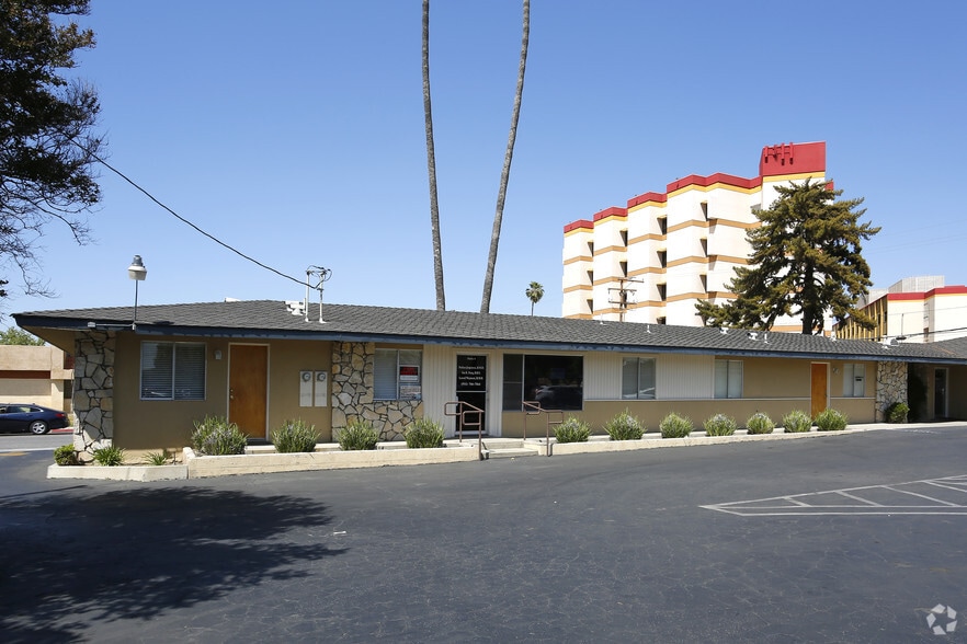 1031 E Latham Ave, Hemet, CA for sale - Building Photo - Image 2 of 6