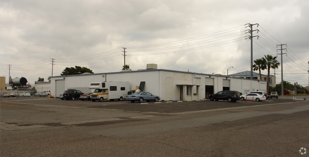 1329-1335 E Warner Ave, Santa Ana, CA à louer - Photo du bâtiment - Image 2 de 7