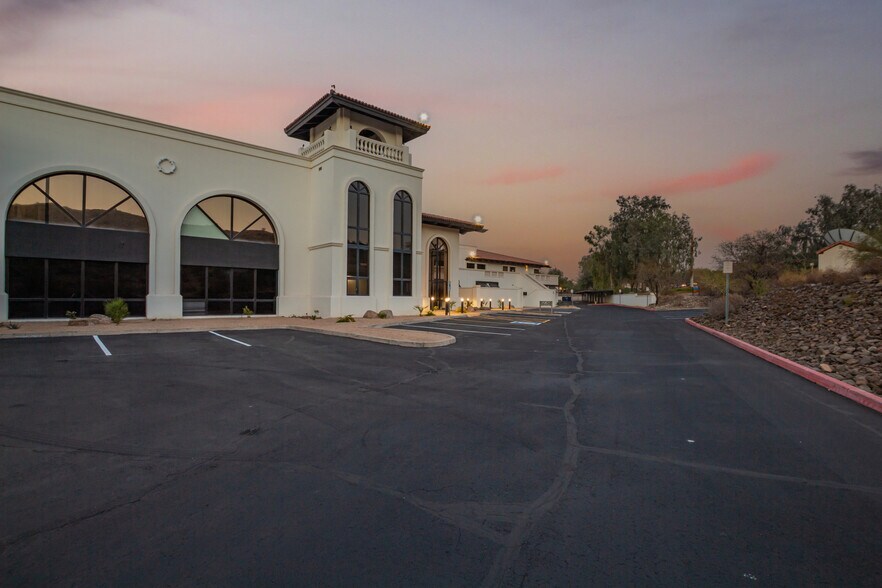 8222 S 48th St, Phoenix, AZ à louer - Photo du bâtiment - Image 3 de 21