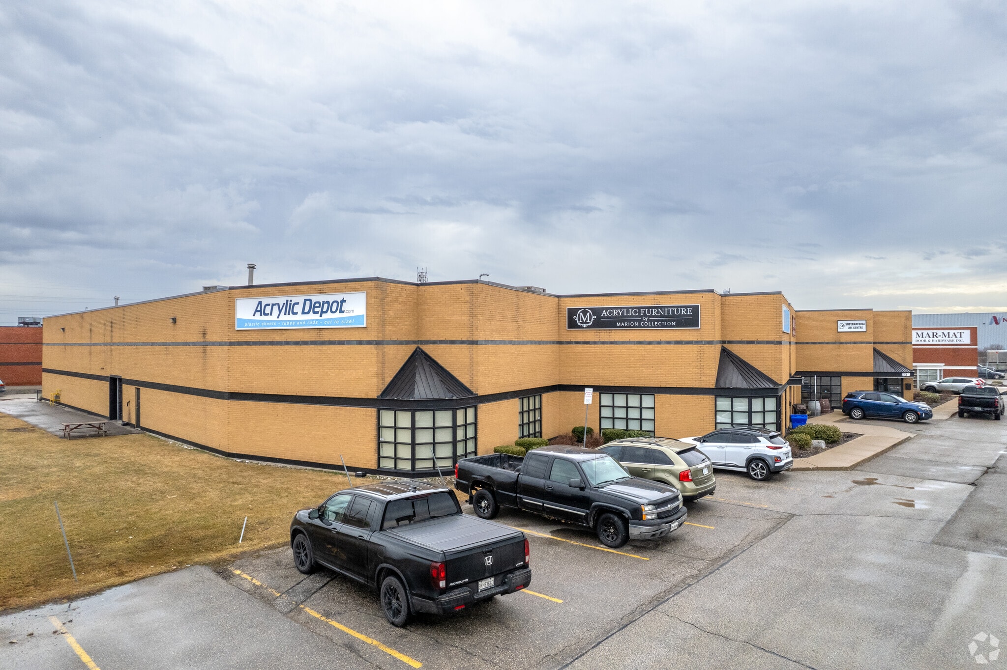 6819-6821 Steeles Ave W, Toronto, ON for lease Primary Photo- Image 1 of 4