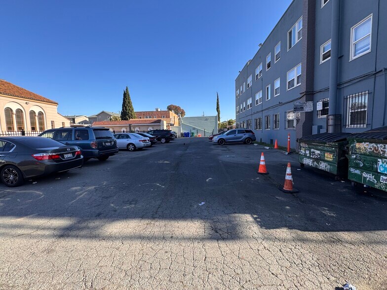 1620 Fruitvale Ave, Oakland, CA à vendre - Photo du bâtiment - Image 3 de 11