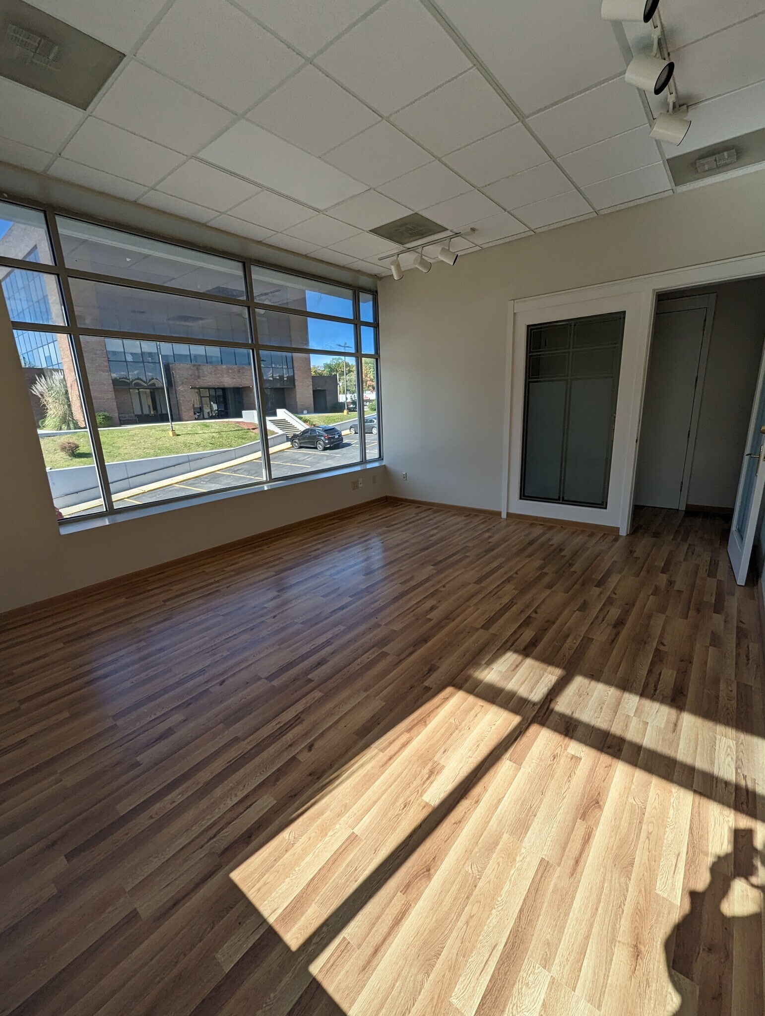 5440 E Fall Creek Parkway North Dr, Indianapolis, IN for lease Interior Photo- Image 1 of 7