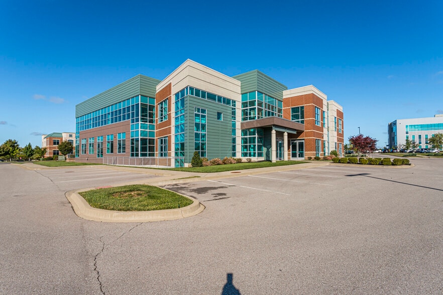 2101 High Wickham Pl, Louisville, KY for sale - Building Photo - Image 2 of 12