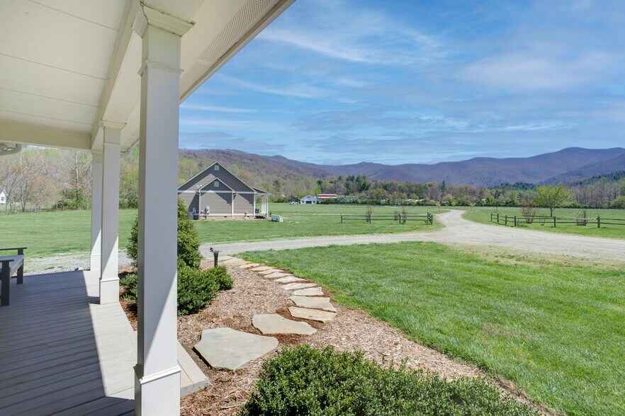 2829 Plottown Rd, Young Harris, GA à vendre - Photo du bâtiment - Image 3 de 11