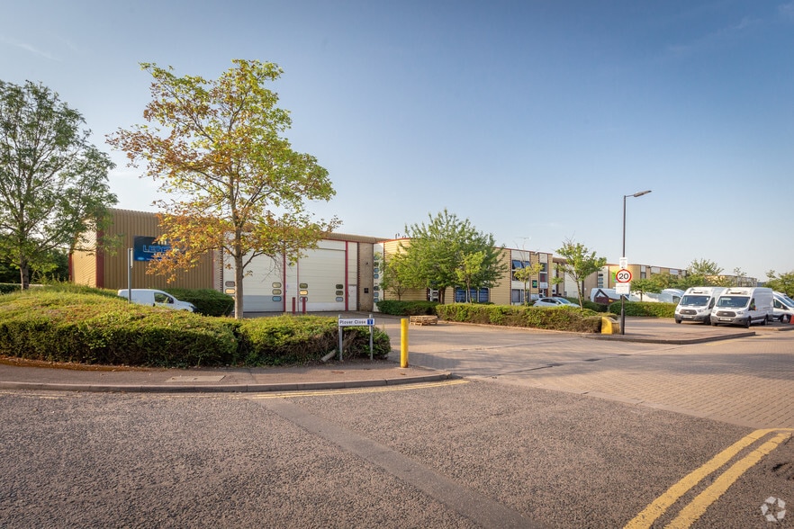 20 Plover Clos, Newport Pagnell for lease - Building Photo - Image 2 of 4