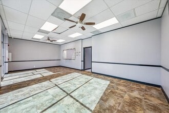 1001-1023 S Broadway St, La Porte, TX à louer Photo intérieure- Image 1 de 14