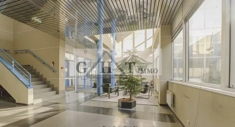 Office in Les Ulis for lease - Lobby - Image 1 of 2