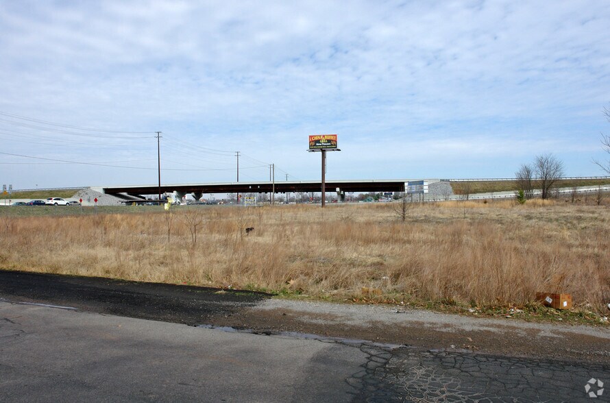 2285 Wilma Rudolph Blvd, Clarksville, TN à vendre - Photo du bâtiment - Image 2 de 25