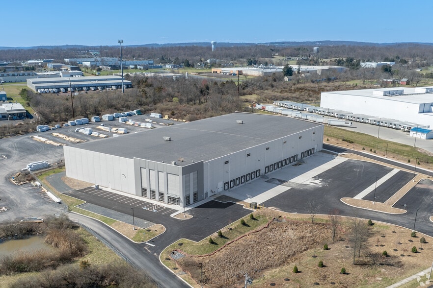 1010 Heller Rd, Quakertown, PA for lease - Building Photo - Image 2 of 7