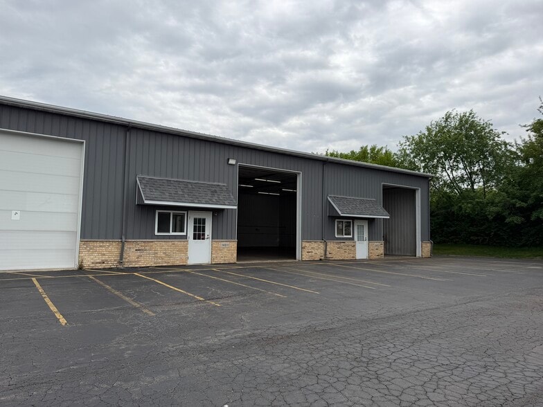 14611 W Edison Dr, New Lenox, IL à louer - Photo du bâtiment - Image 3 de 18