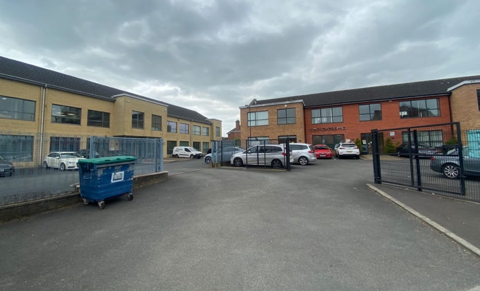 100 Ladas Dr, Belfast for lease - Building Photo - Image 3 of 3