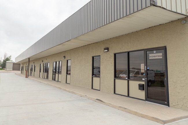 Plus de détails pour 13730 E Smith Rd, Aurora, CO - Industriel à louer