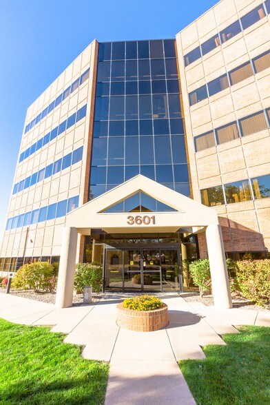 3601 S Clarkson St, Englewood, CO à louer - Photo du bâtiment - Image 2 de 4