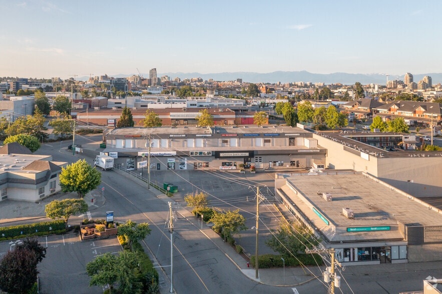 3090 Nanaimo St, Victoria, BC for lease - Building Photo - Image 2 of 6